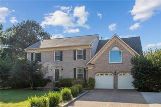 105 Chris Slade CHSE, Yorktown, VA 23693
