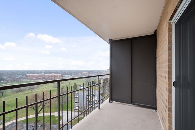 7033 N Kedzie Avenue 1707, Chicago, IL 60645