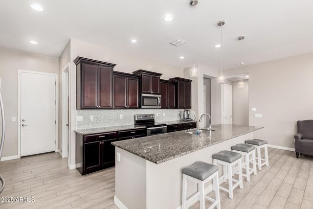 402 N QUESTA Trail, Casa Grande, AZ 85194