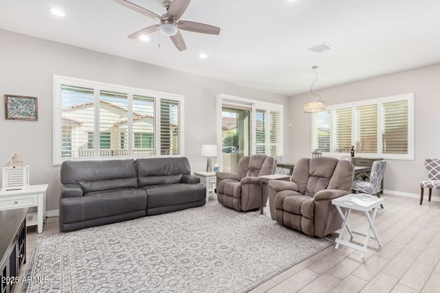 402 N QUESTA Trail, Casa Grande, AZ 85194