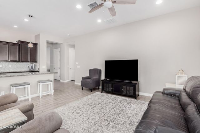 402 N QUESTA Trail, Casa Grande, AZ 85194