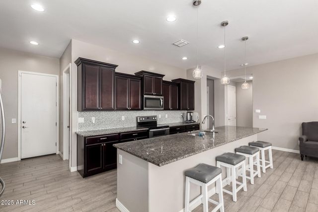 402 N QUESTA Trail, Casa Grande, AZ 85194