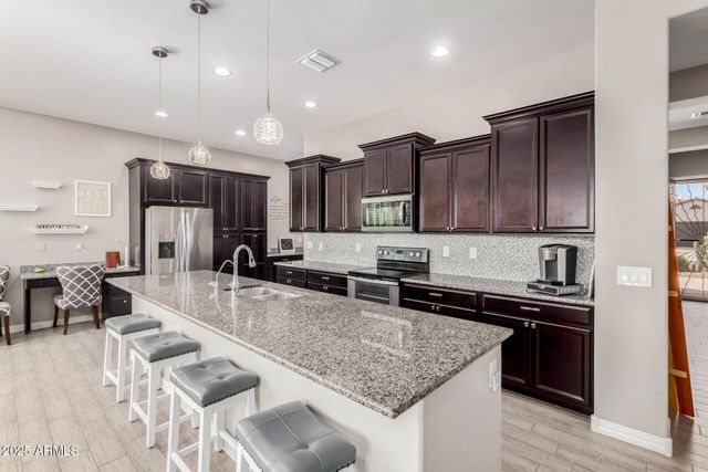 402 N QUESTA Trail, Casa Grande, AZ 85194