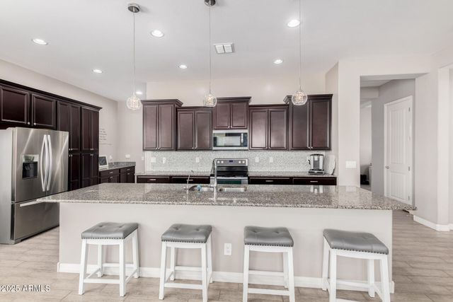 402 N QUESTA Trail, Casa Grande, AZ 85194