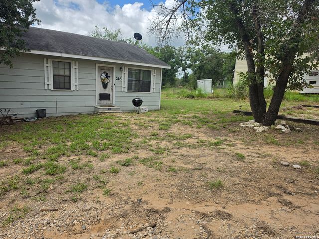 216 Creeks End, Floresville, TX 78114