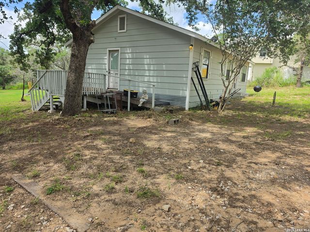 216 Creeks End, Floresville, TX 78114