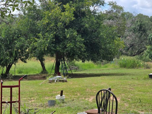 216 Creeks End, Floresville, TX 78114