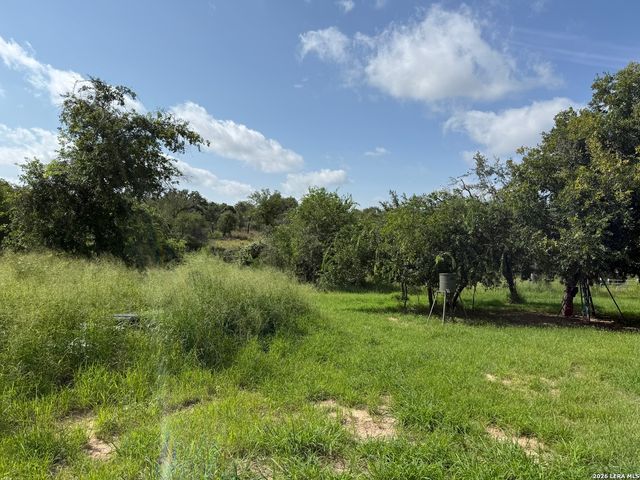 216 Creeks End, Floresville, TX 78114