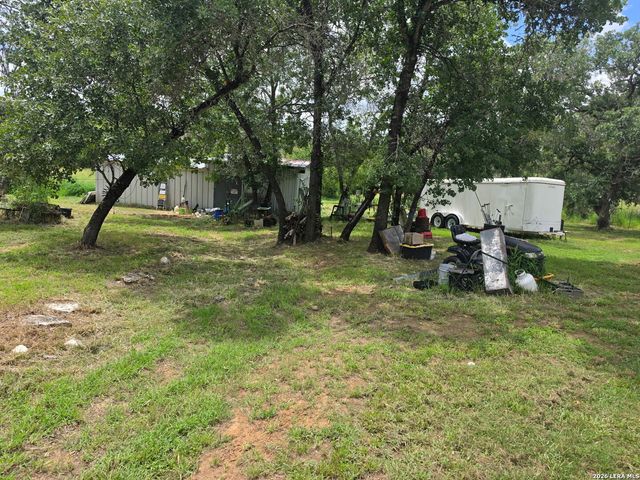 216 Creeks End, Floresville, TX 78114