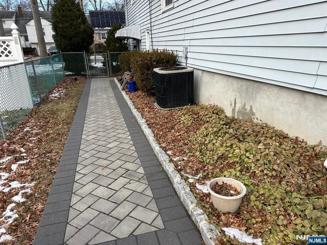 250 Stuyvesant Road, Teaneck, NJ 07666