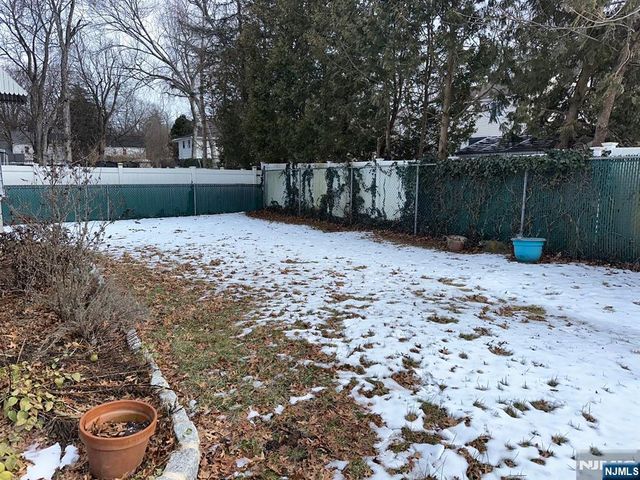 250 Stuyvesant Road, Teaneck, NJ 07666