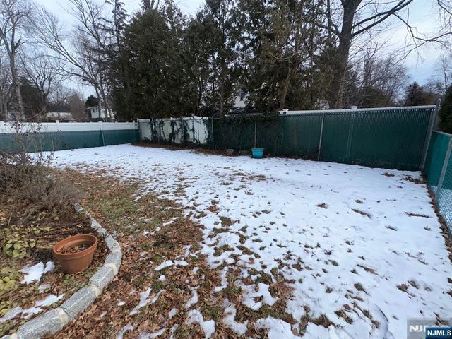 250 Stuyvesant Road, Teaneck, NJ 07666