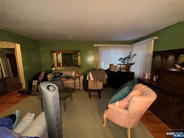 250 Stuyvesant Road, Teaneck, NJ 07666