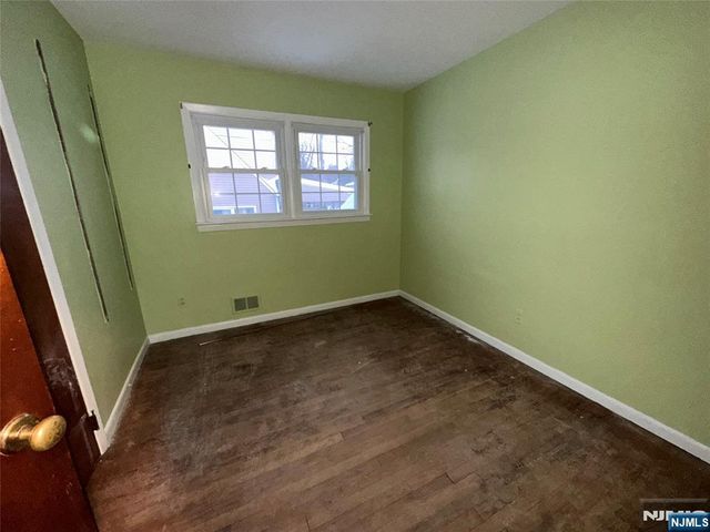 250 Stuyvesant Road, Teaneck, NJ 07666