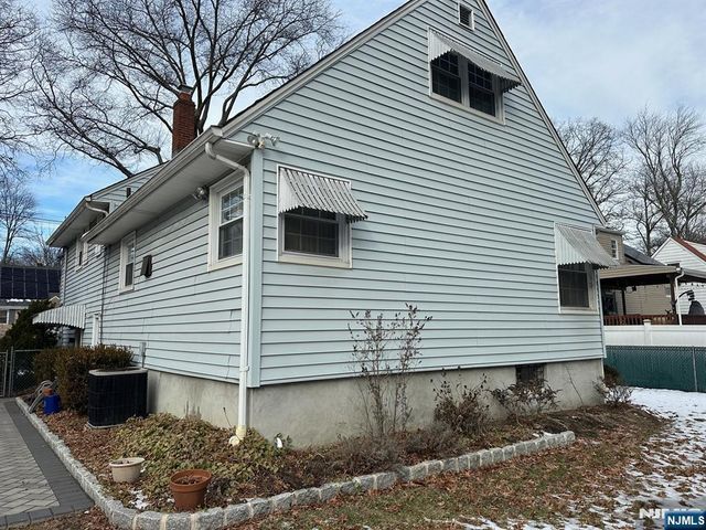 250 Stuyvesant Road, Teaneck, NJ 07666