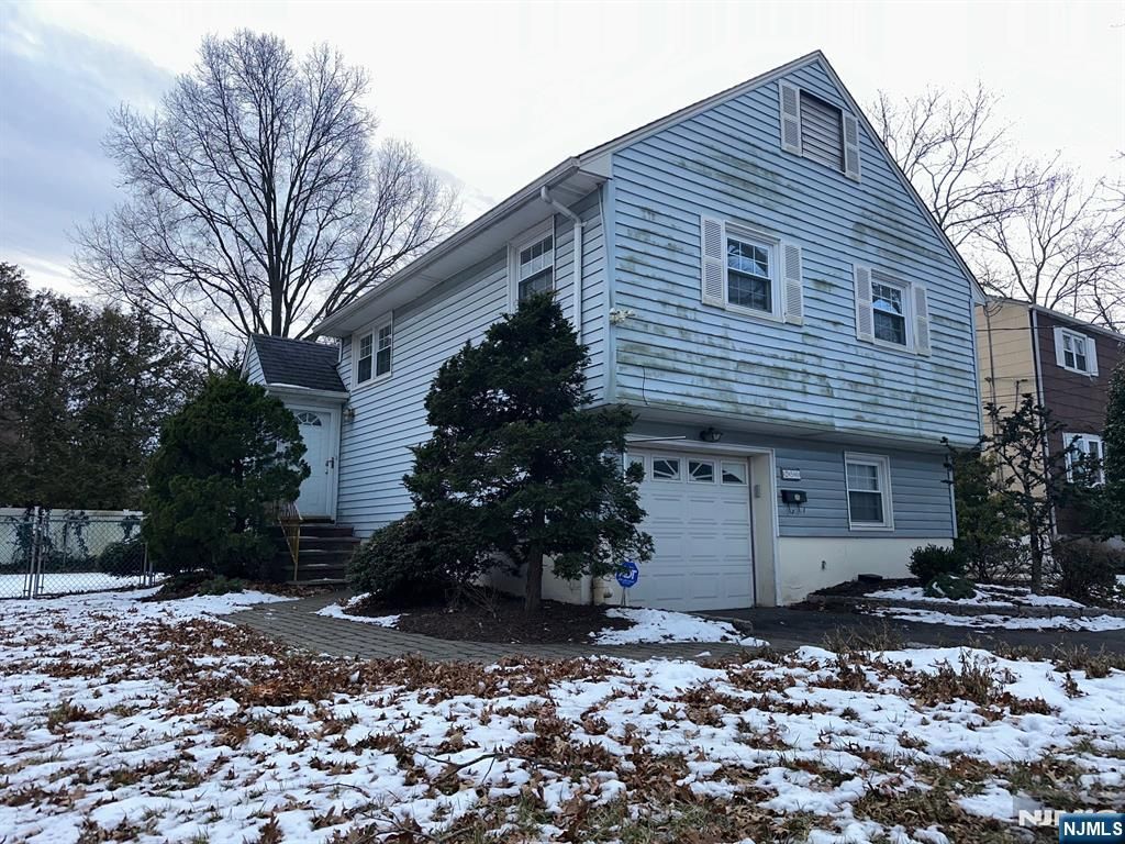 250 Stuyvesant Road, Teaneck, NJ 07666