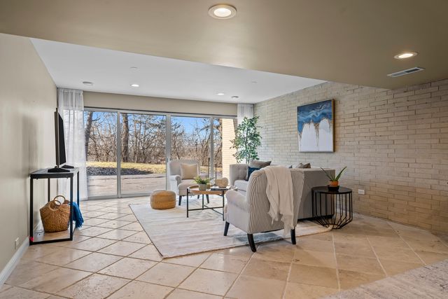 431 Maplewood Drive, Barrington, IL 60010