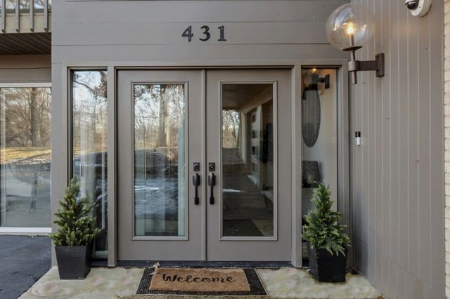 431 Maplewood Drive, Barrington, IL 60010