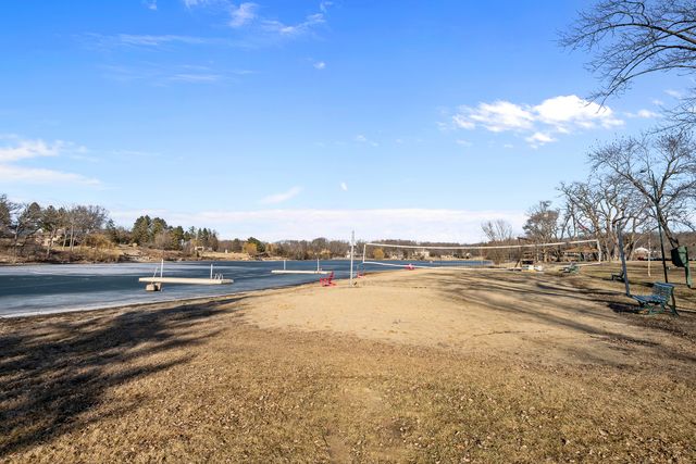 431 Maplewood Drive, Barrington, IL 60010