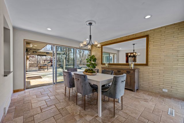 431 Maplewood Drive, Barrington, IL 60010