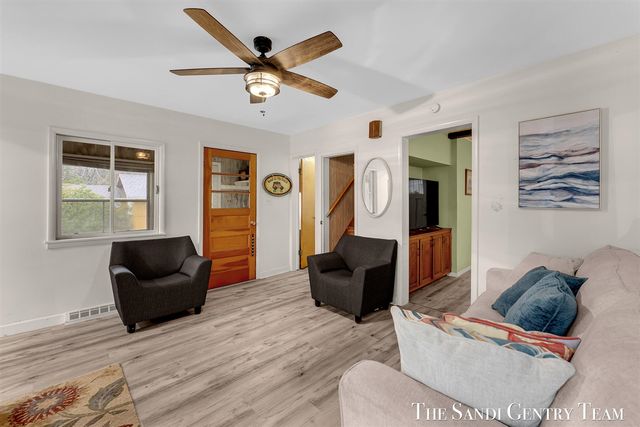 1111 2nd Street, Pentwater, MI 49449