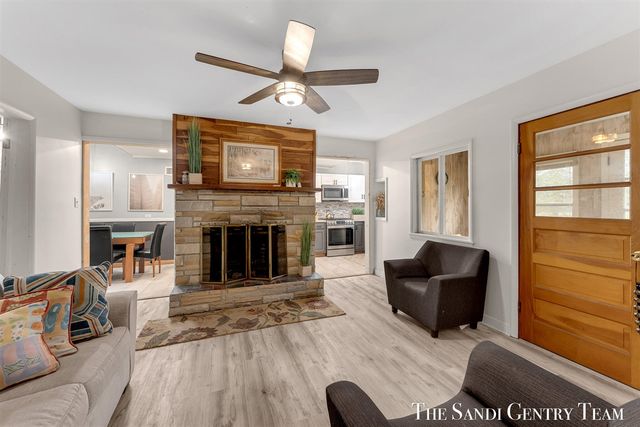 1111 2nd Street, Pentwater, MI 49449