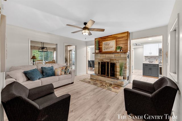 1111 2nd Street, Pentwater, MI 49449