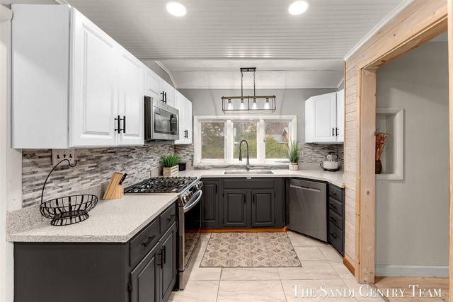 1111 2nd Street, Pentwater, MI 49449