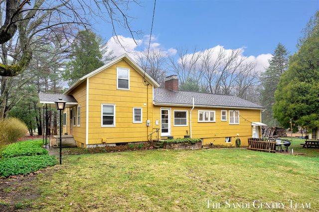 1111 2nd Street, Pentwater, MI 49449