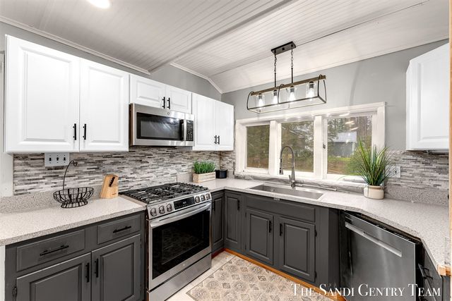 1111 2nd Street, Pentwater, MI 49449