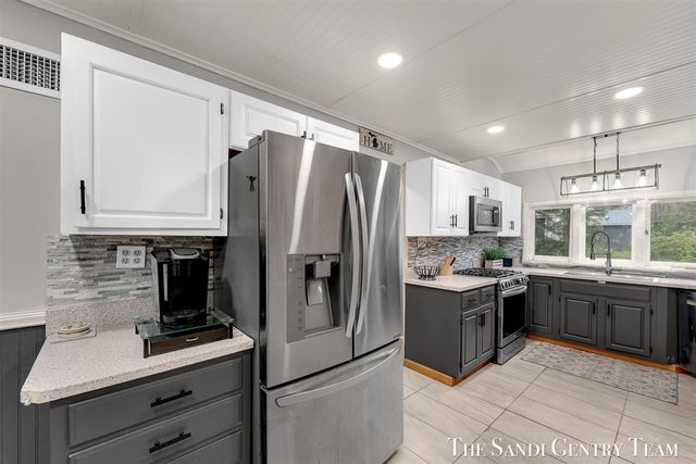 1111 2nd Street, Pentwater, MI 49449
