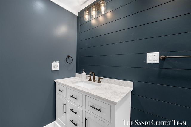 1111 2nd Street, Pentwater, MI 49449