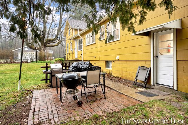 1111 2nd Street, Pentwater, MI 49449