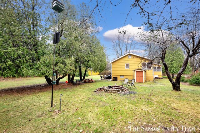 1111 2nd Street, Pentwater, MI 49449