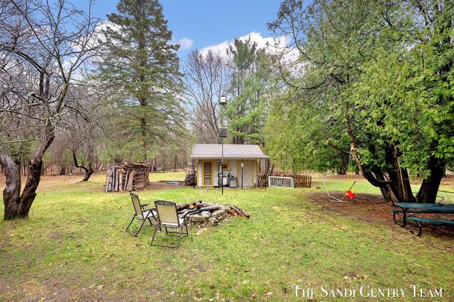 1111 2nd Street, Pentwater, MI 49449