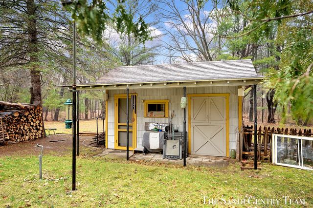 1111 2nd Street, Pentwater, MI 49449