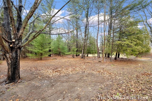 1111 2nd Street, Pentwater, MI 49449