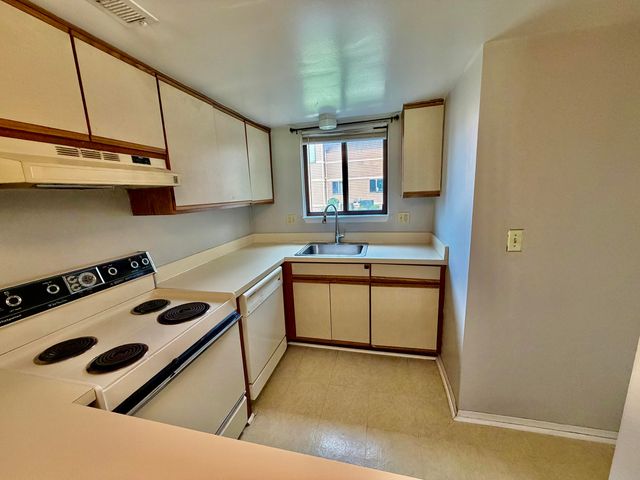 325 Briarcrest Drive, Ann Arbor, MI 48104