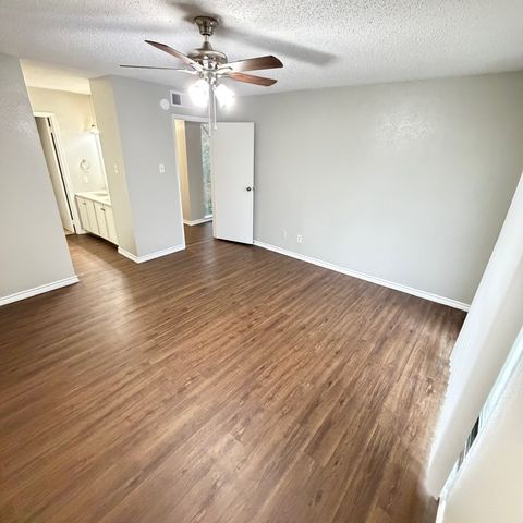 818 Saint Andrews Court, Garland, TX 75043