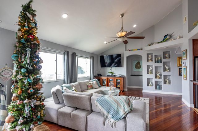 2414 Avenue P, San Leon, TX 77539