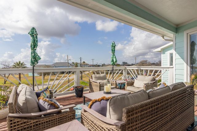 2414 Avenue P, San Leon, TX 77539