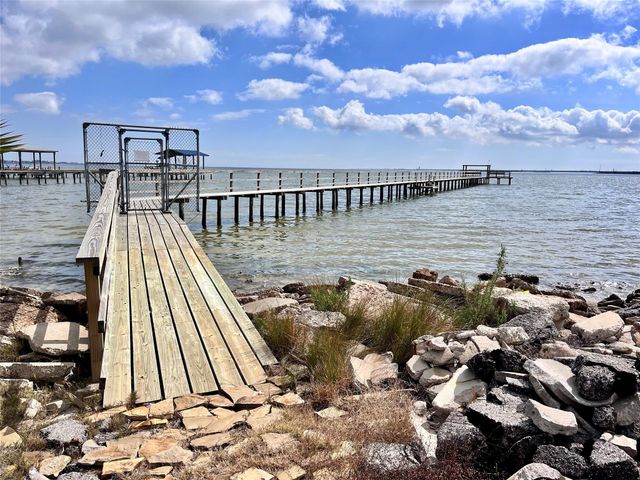 2414 Avenue P, San Leon, TX 77539