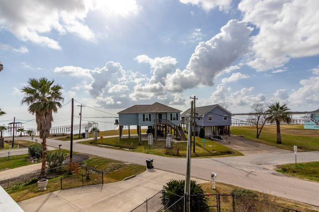 2414 Avenue P, San Leon, TX 77539