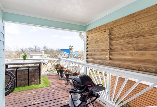 2414 Avenue P, San Leon, TX 77539