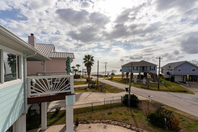 2414 Avenue P, San Leon, TX 77539