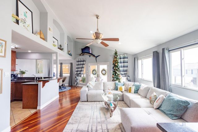 2414 Avenue P, San Leon, TX 77539