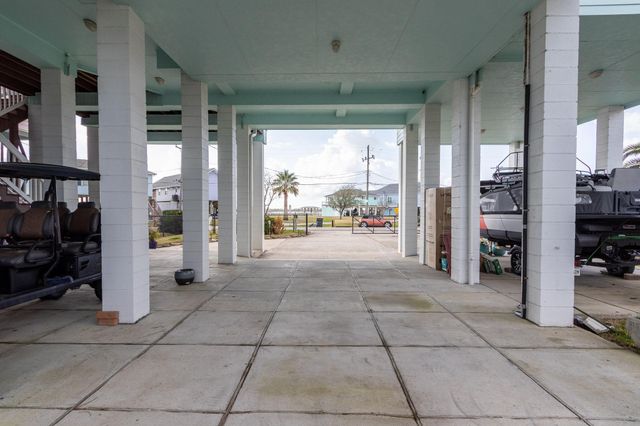 2414 Avenue P, San Leon, TX 77539