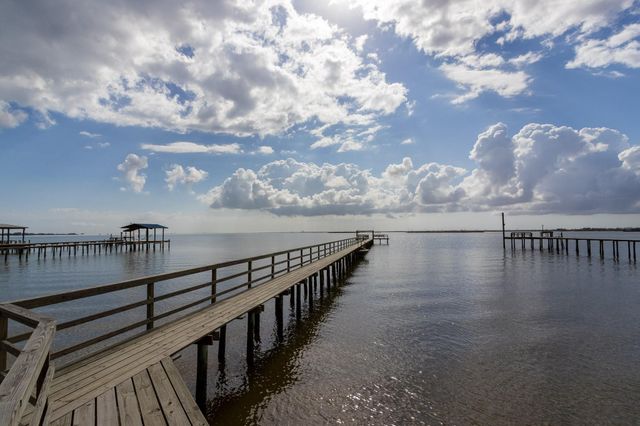 2414 Avenue P, San Leon, TX 77539
