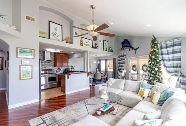 2414 Avenue P, San Leon, TX 77539