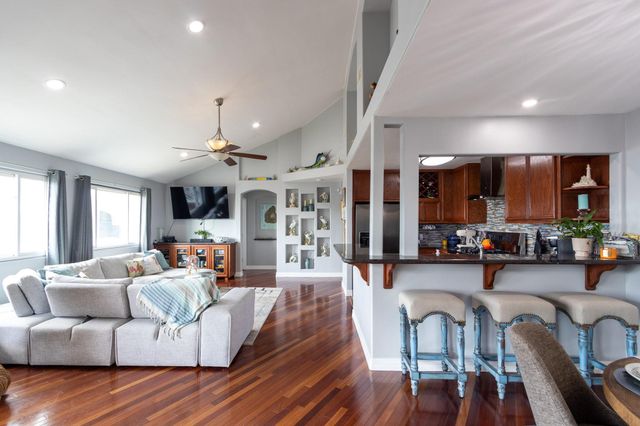2414 Avenue P, San Leon, TX 77539